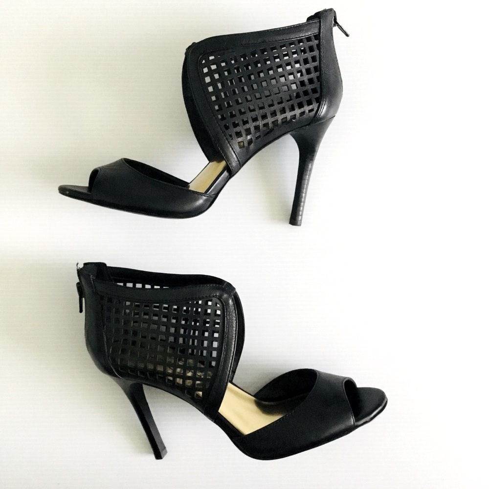 Jessica Simpson black pumps